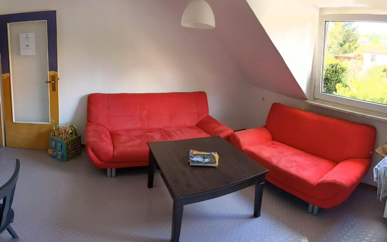 Monkey Factory - Mini Home-Stay Hostel ترابن ترارباخ الغرفة الصورة