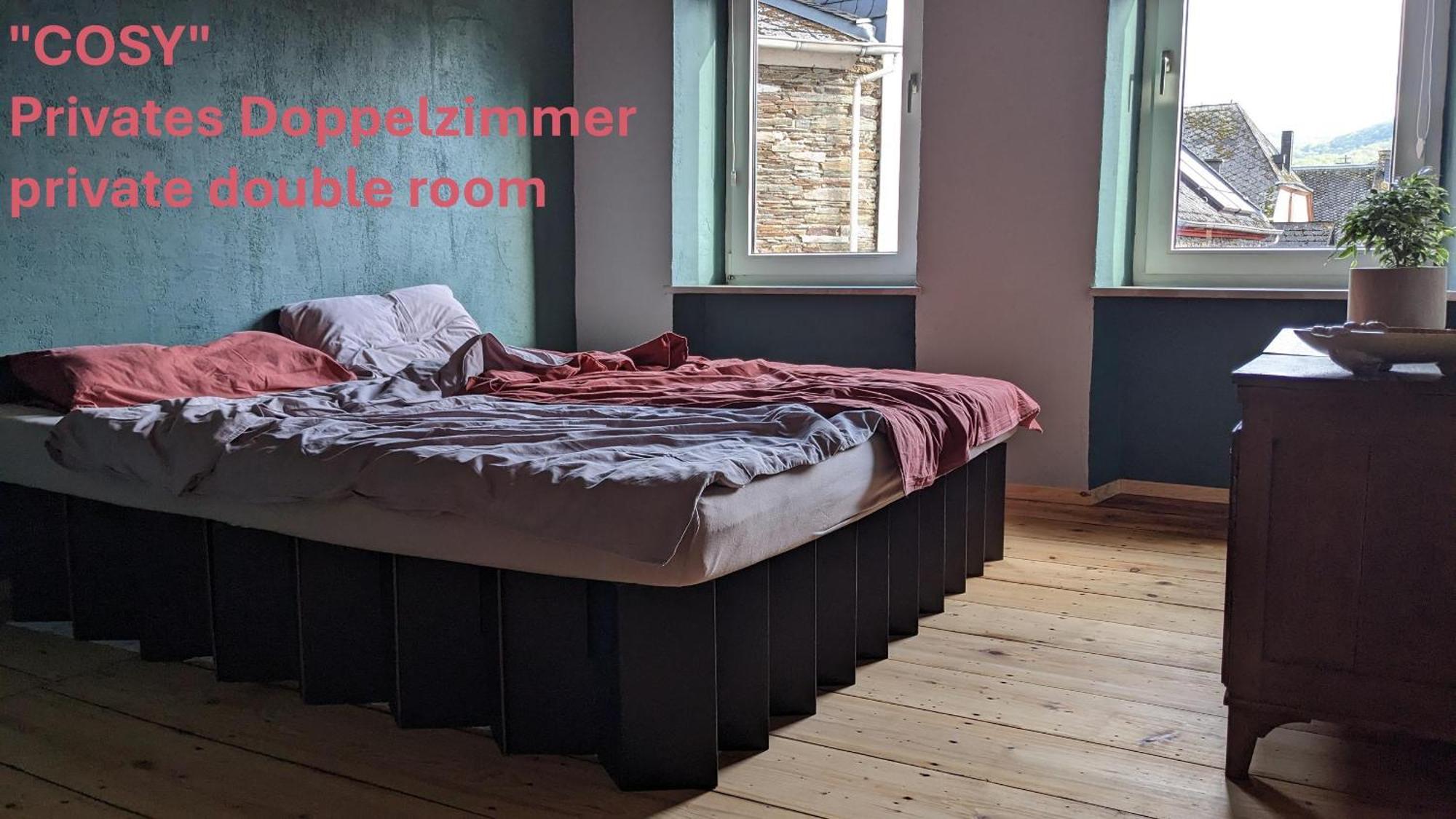 Monkey Factory - Mini Home-Stay Hostel ترابن ترارباخ المظهر الخارجي الصورة